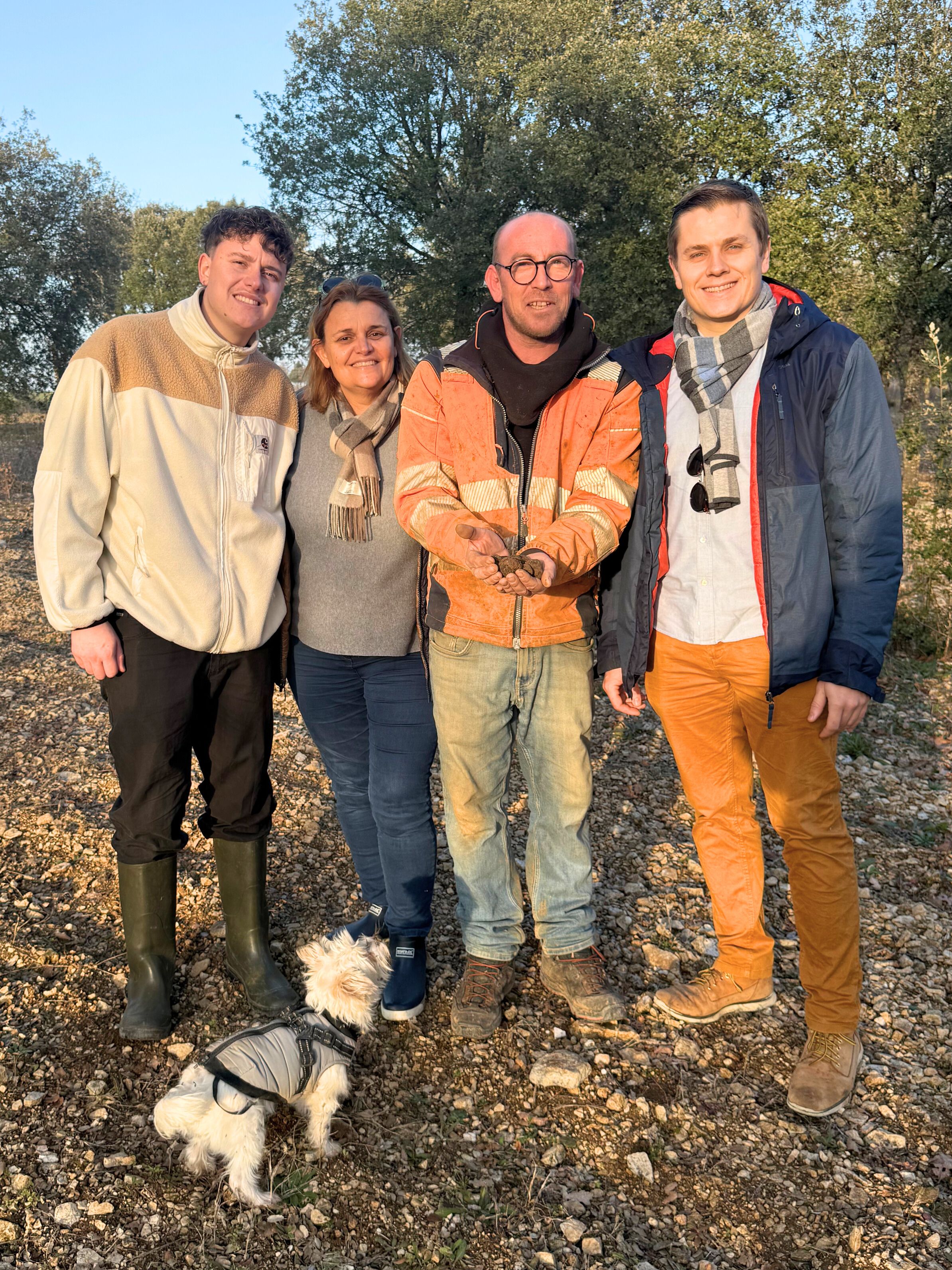 La récolte des truffes avec la famille Perron, trufficulteurs passionnés à Matha