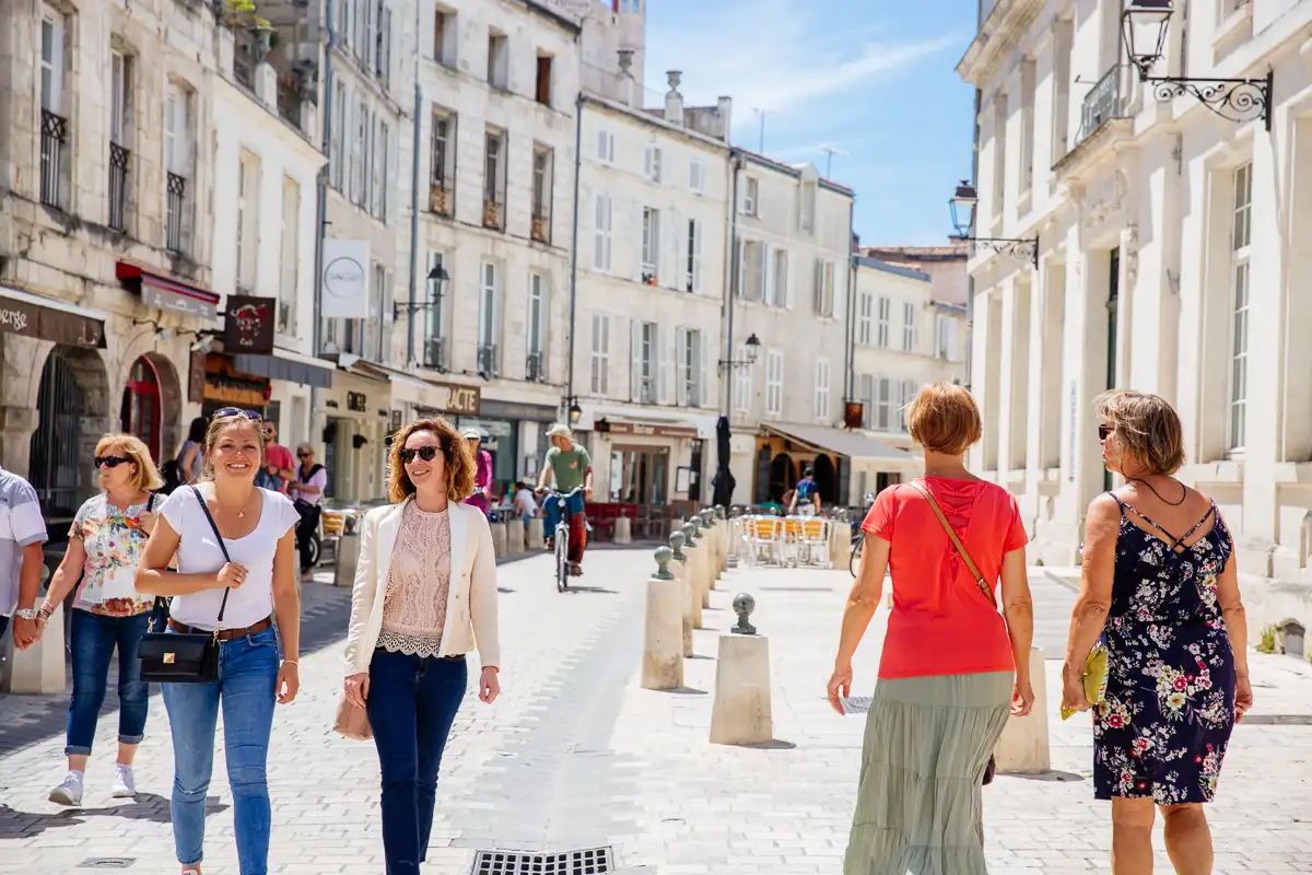 La rue Saint Jean du Pérot, alias la rue des restos.