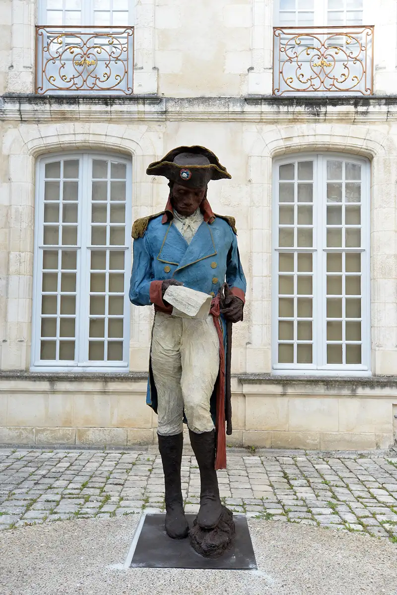 Statue à la mémoire de Toussaint-Louverture, ancien esclave devenu gouverneur d'Haïti, sculpté par Ousmane Sow.